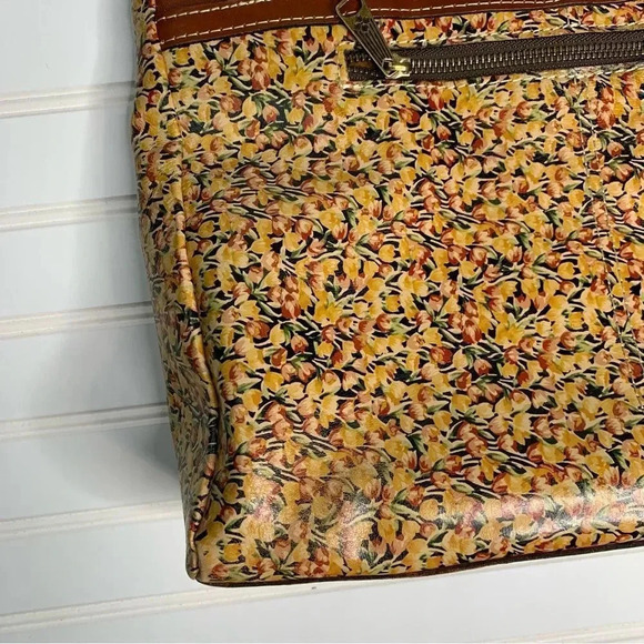 Patricia Nash Poppy Tote Bag in Wild Bloom - Picture 5 of 12